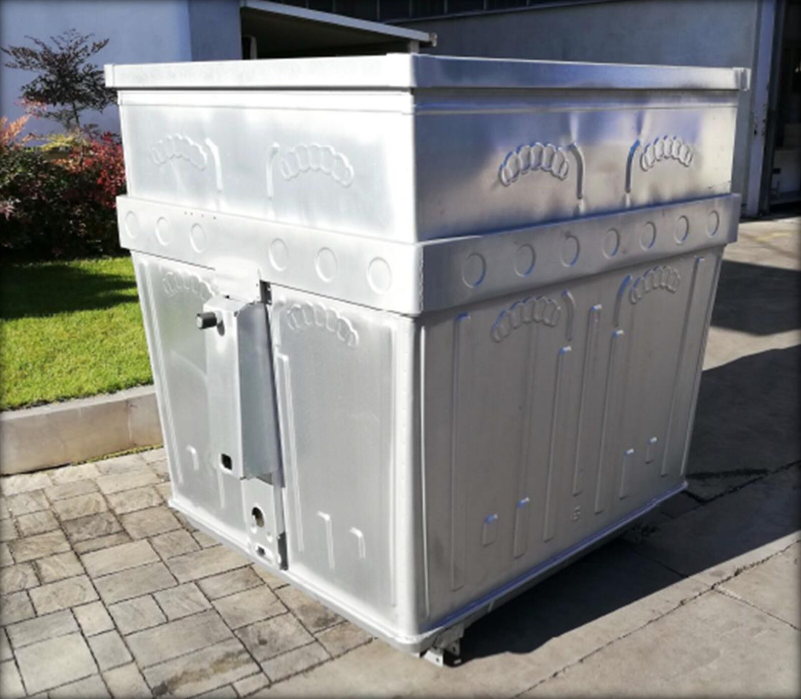 Contenitore interrato Eco-Golden in lamiera zincata, capacità 3700 litri